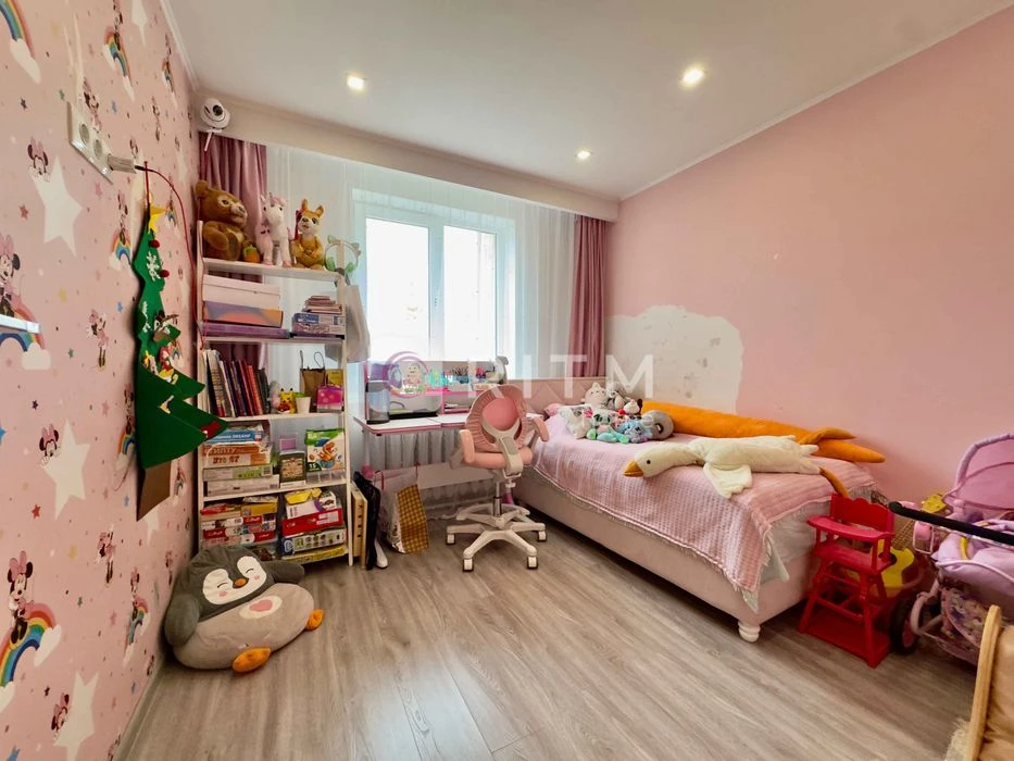 For sale 3-room apartment with renovation on Stryyska Street