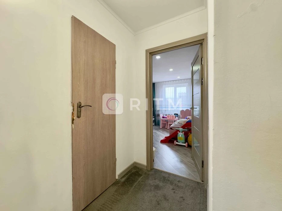 For sale 3-room apartment with renovation on Stryyska Street
