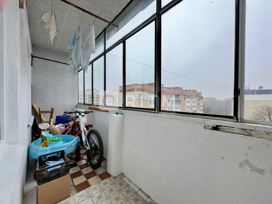 For sale 3-room apartment with renovation on Stryyska Street