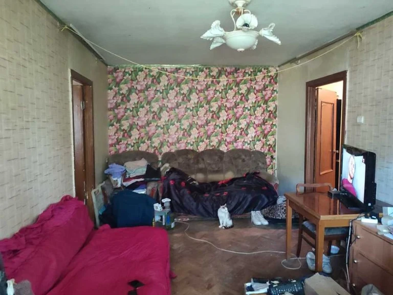 2-room apartment at 18 Boychuk (Kikvidze) Street, Zviryn metro station