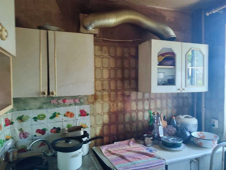 2-room apartment at 18 Boychuk (Kikvidze) Street, Zviryn metro station