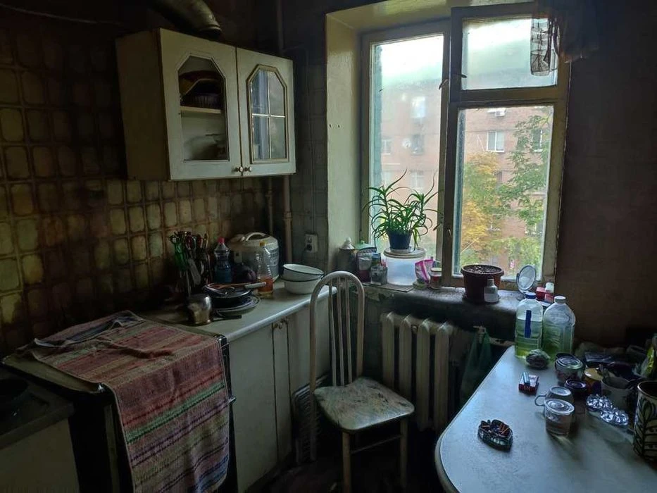 2-room apartment at 18 Boychuk (Kikvidze) Street, Zviryn metro station