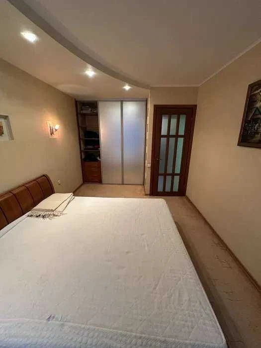 I am selling a 3-room apartment, Pozdovzhnaya St. 1a, 3/9-ti, 69m2,