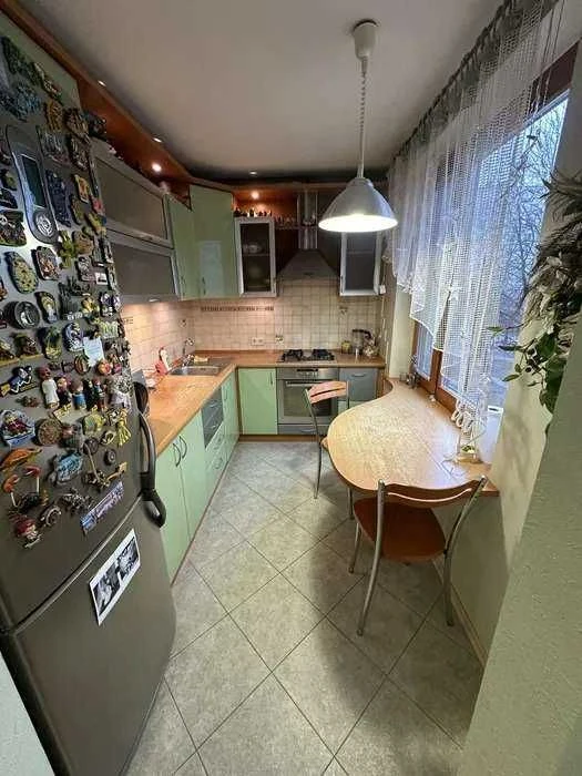 I am selling a 3-room apartment, Pozdovzhnaya St. 1a, 3/9-ti, 69m2,