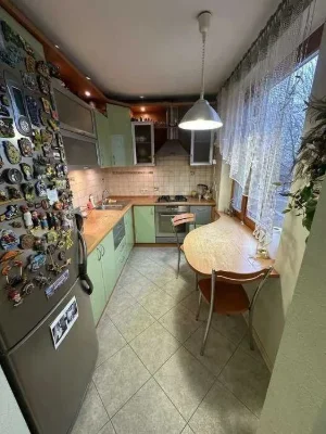 I am selling a 3-room apartment, Pozdovzhnaya St. 1a, 3/9-ti, 69m2,