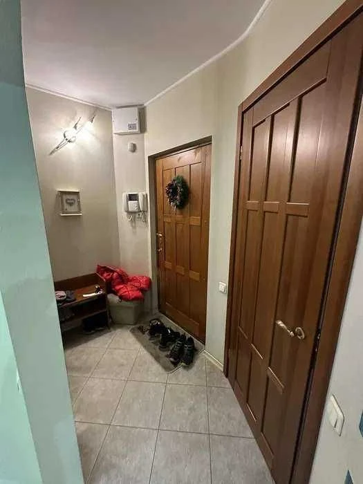 I am selling a 3-room apartment, Pozdovzhnaya St. 1a, 3/9-ti, 69m2,