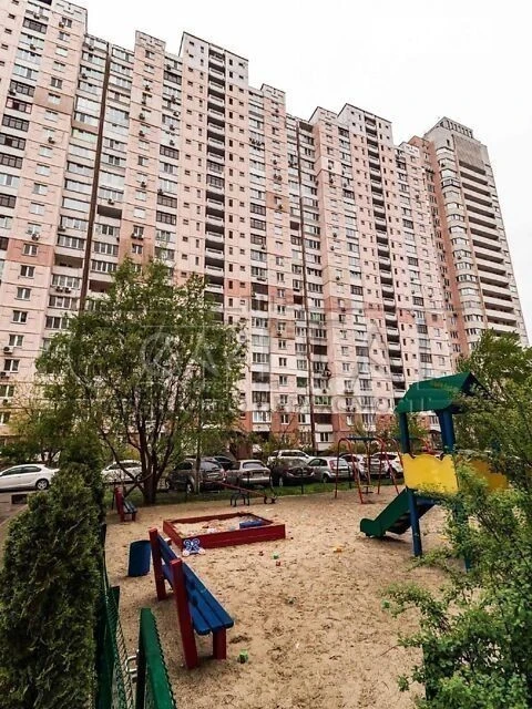Продажа 3к квартиры 97 кв. м по ул. Елены Пчелки 2Б • ID 347