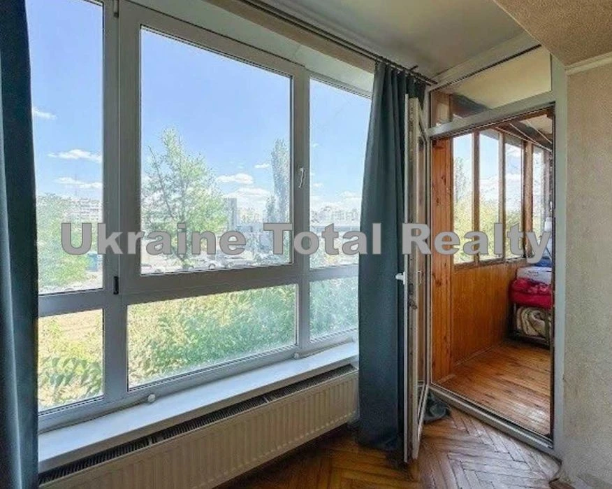 OBOLON! Large 1-room apartment near the metro station Heroiv Dnipra