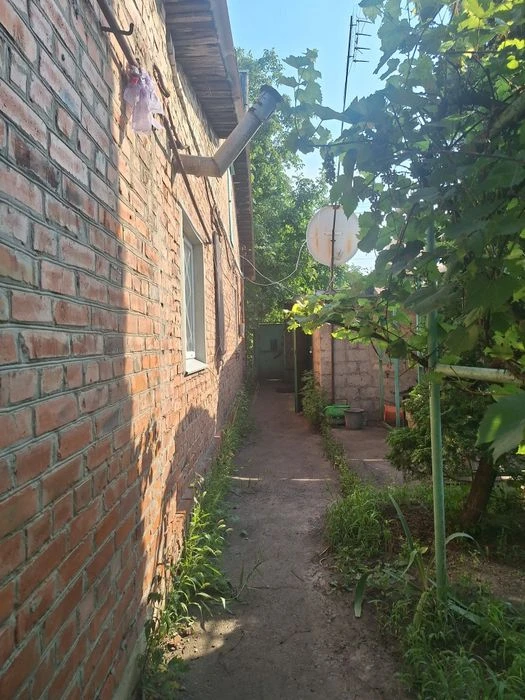 Продам 1/2 часть дома м.ХТЗ.