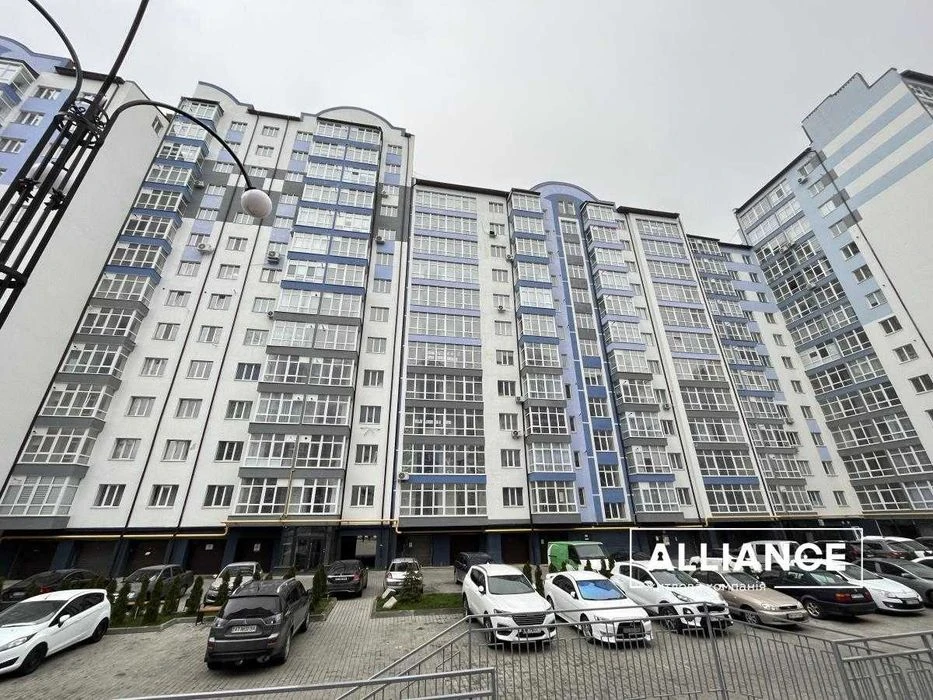 Продається здана, простора 2-кімнатна квартира з кухнею-студ