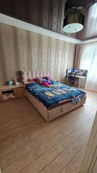 Продається просторий двоповерховий цегляний будинок (загальн