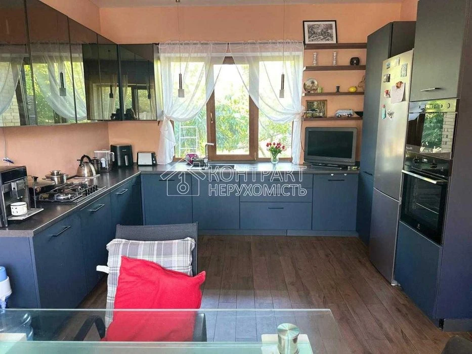 Продаж сучасного будинку 180м²
