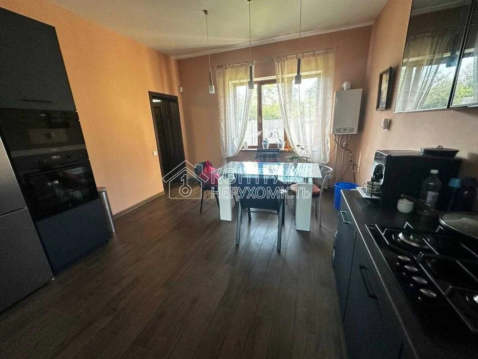 Продаж сучасного будинку 180м²