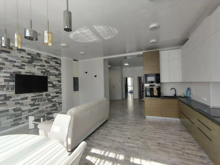 Apartment. Odesa, Dacha Kovalevsky St., 121 k