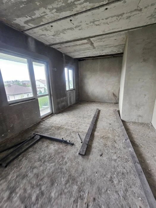 Продаж будинку 1000 м² на 24 сотках