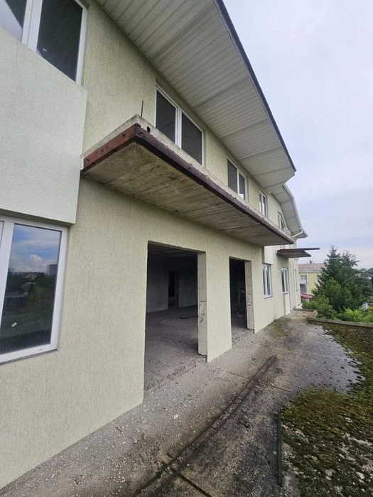 Продаж будинку 1000 м² на 24 сотках