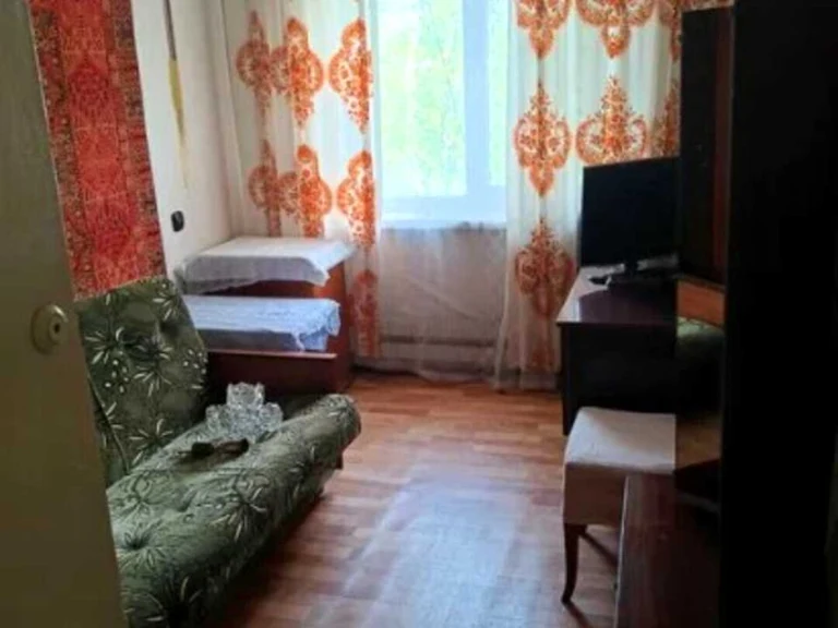 Apartment. Kharkiv, Traktorostudivnyky Ave.