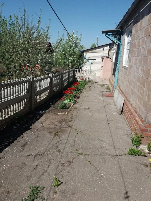 Продам дом в Большой Рогани, кирпич 63м2, с удобствами. Торг