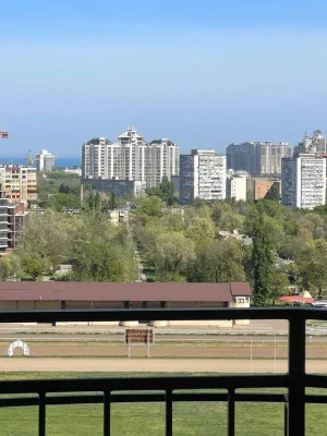 Евротрешка, 69 метров. Вся на иподроме. Большая терраса