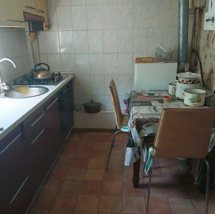 Продам капітальний житловий будинок, 10 хвилин від метро Інд