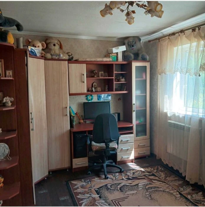 Продам капітальний житловий будинок, 10 хвилин від метро Інд