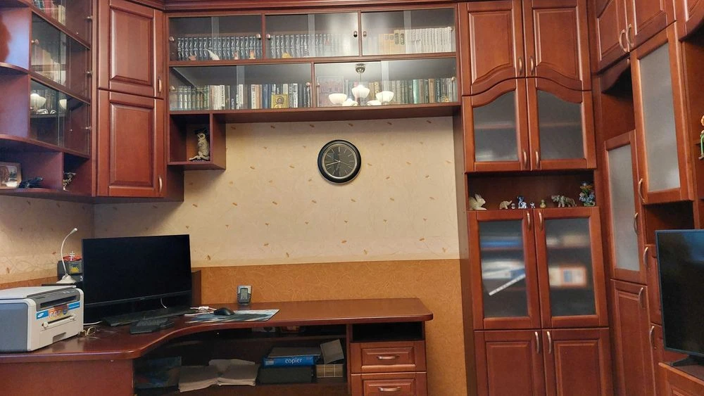 Продам свій будинок  в районі Основа .