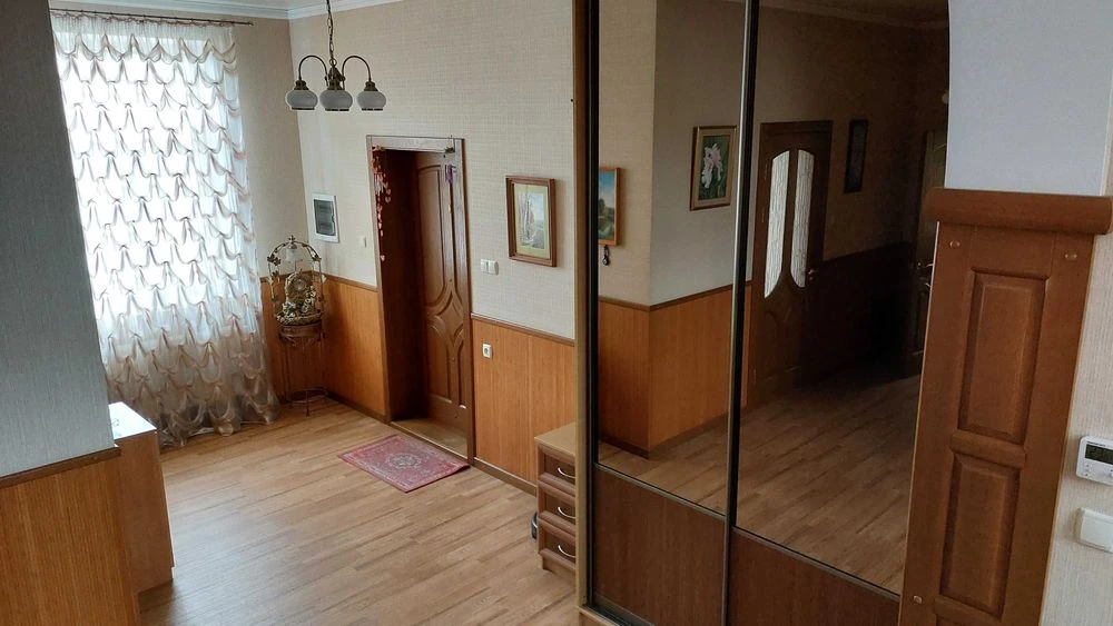 Продам свій будинок  в районі Основа .
