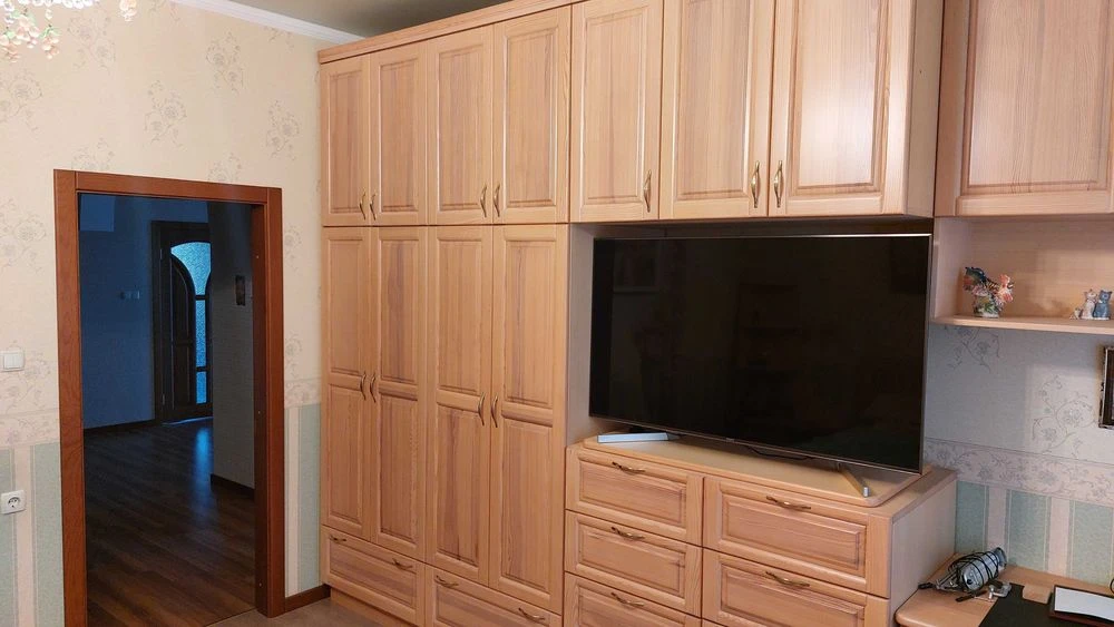 Продам свій будинок  в районі Основа .