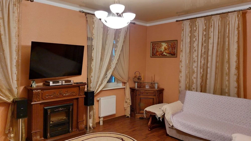 Продам свій будинок  в районі Основа .