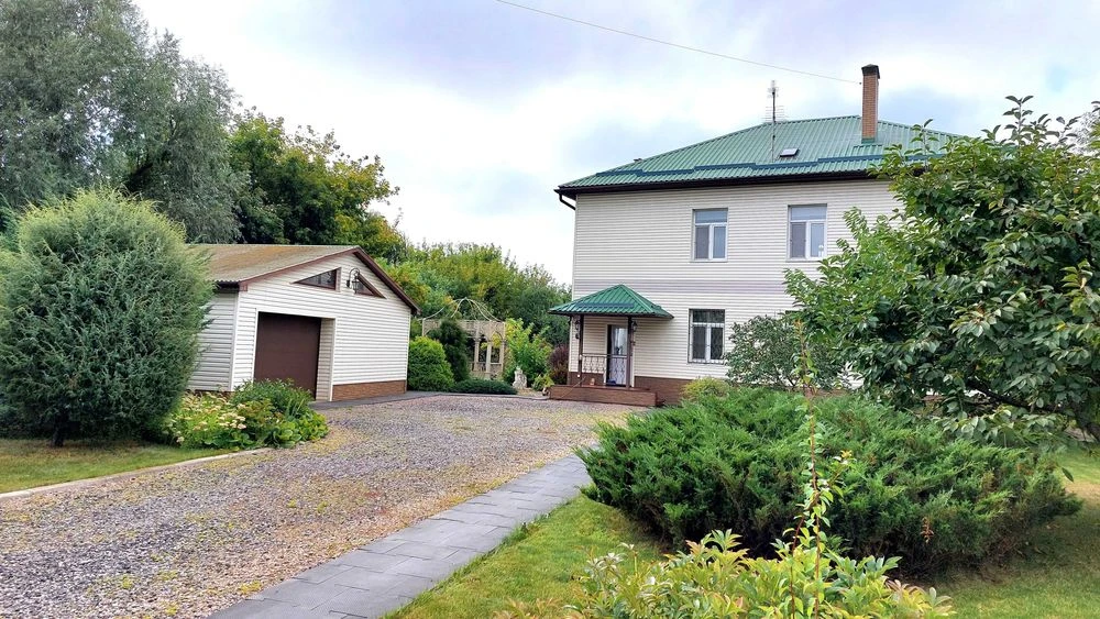 Продам свій будинок  в районі Основа .