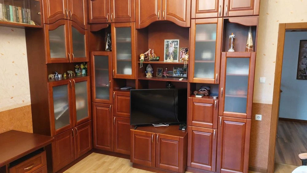 Продам свій будинок  в районі Основа .