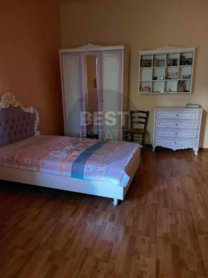 Продаж будинку, Лиса Гора
