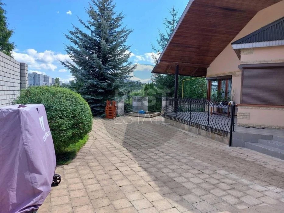 Продаж будинку, Лиса Гора