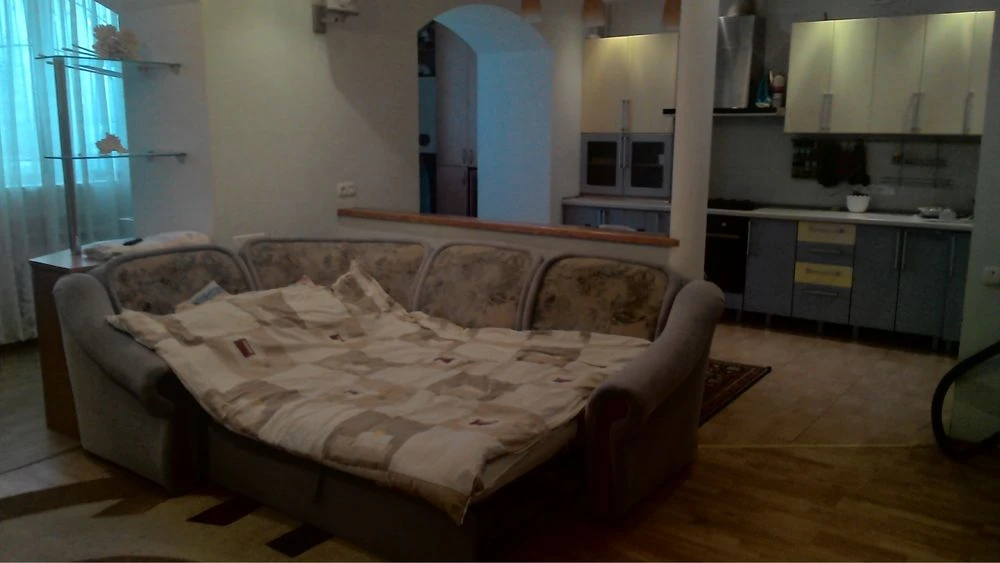 продам 2-к квартиру Алана Шепарда 14
