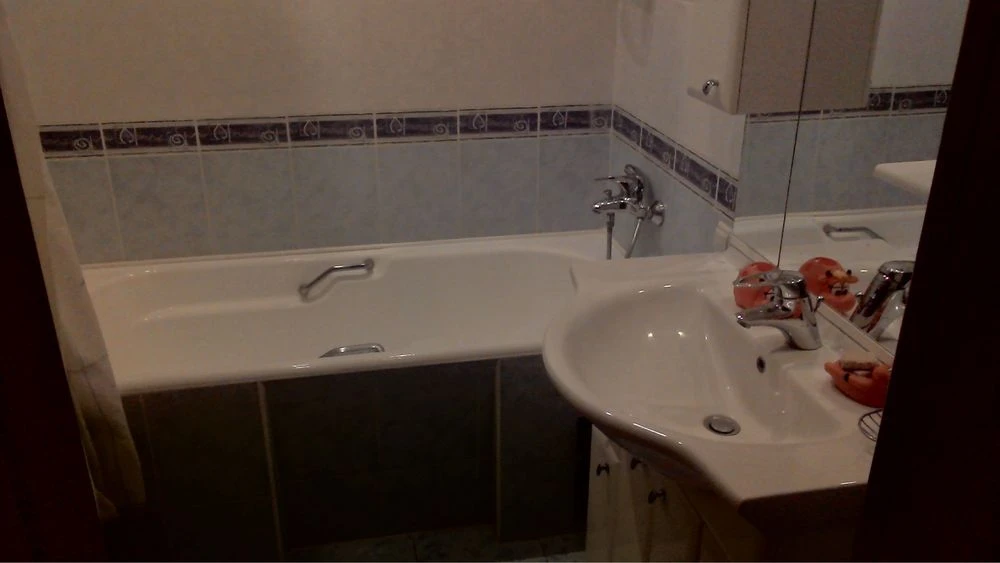 продам 2-к квартиру Алана Шепарда 14