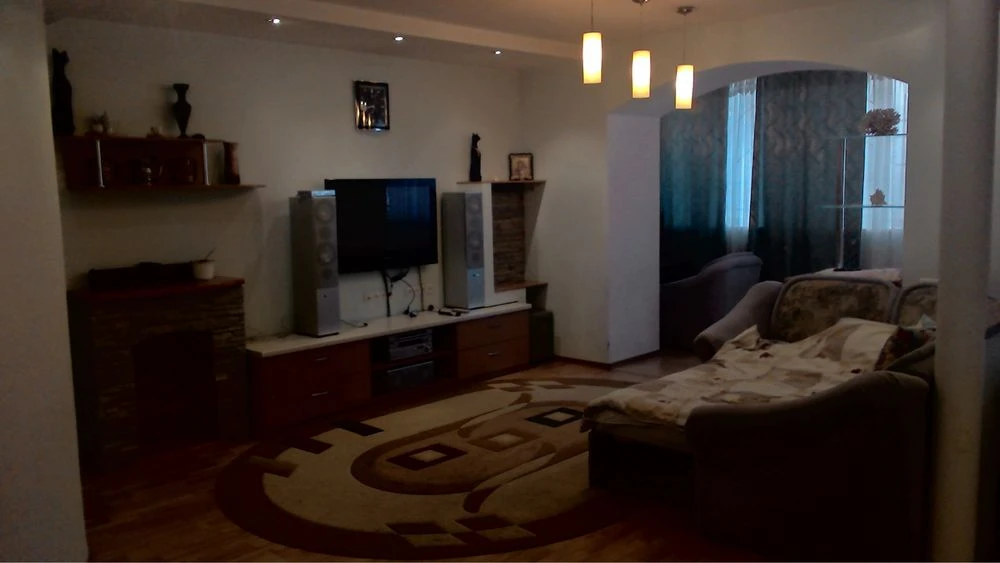 продам 2-к квартиру Алана Шепарда 14