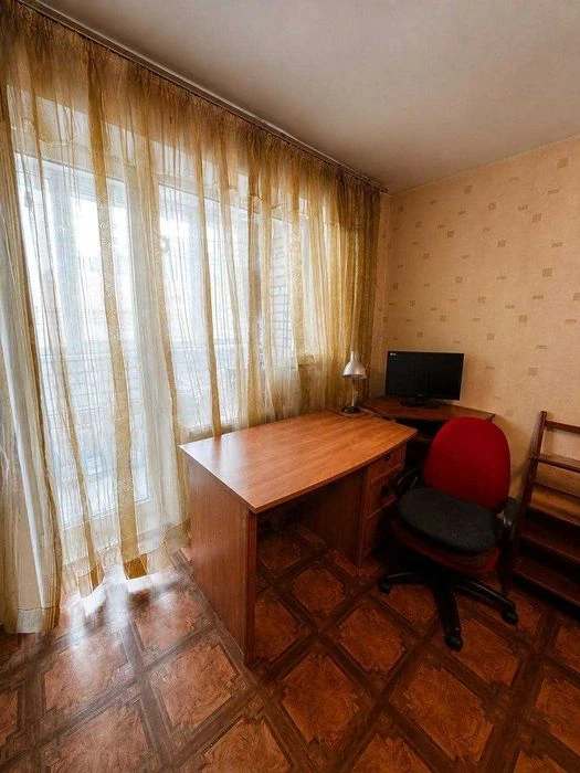 Продам просторную 3-к квартиру Крутогорный спуск Рогалева