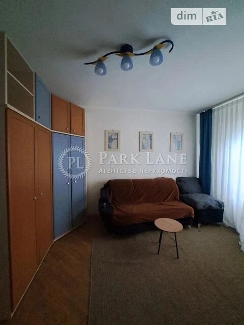 For sale 2-room apartment 61 sq. m. on Vyshnyakivska Street 7A • ID 347