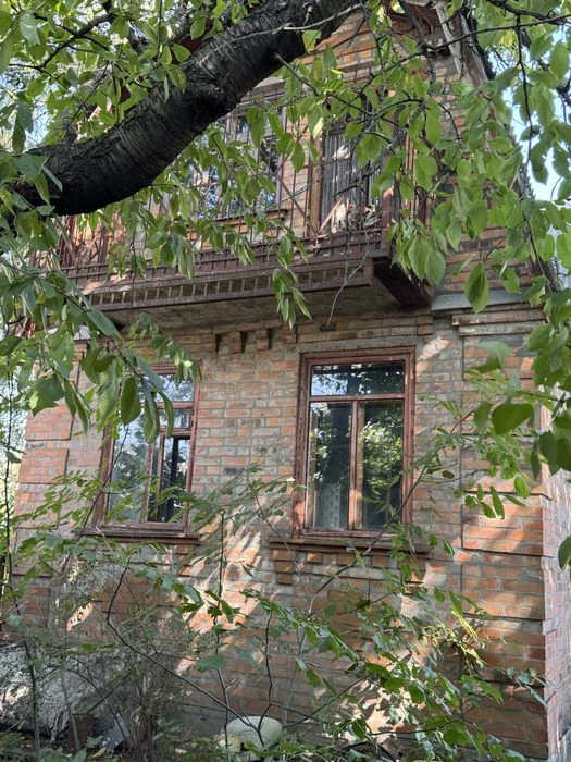 Продам дом (два отдельностоящих полноценных дома) по ул.  Лу