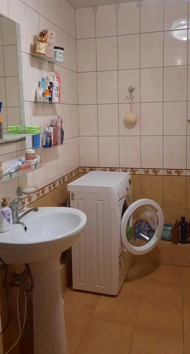 G9 Терміново продам 1/2 будинку у районі Локомотив!