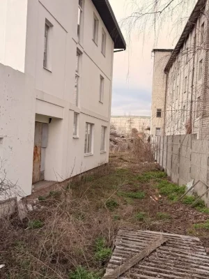 Продам большой дом с незавершенным ремонтом, 3 этажа, Холодн