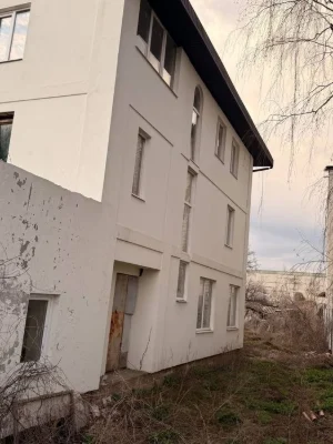 Продам большой дом с незавершенным ремонтом, 3 этажа, Холодн