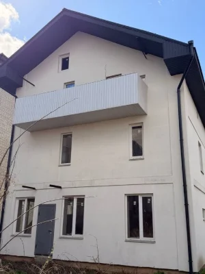 Продам большой дом с незавершенным ремонтом, 3 этажа, Холодн