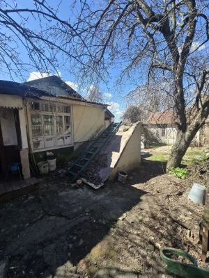 Продам участок с домом под реконструкцию