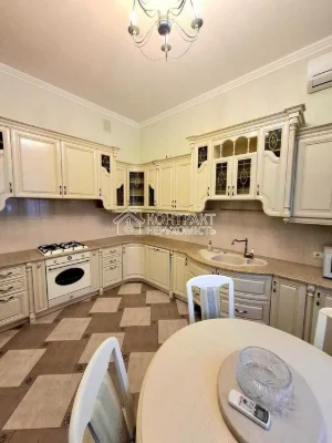 Продам будинок котедж 307 м2, з бомбосховищем, м. Студентськ