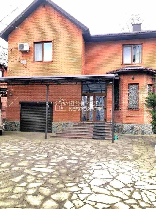 Продам будинок котедж 307 м2, з бомбосховищем, м. Студентськ