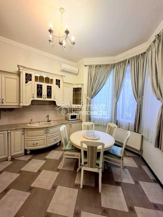 Продам будинок котедж 307 м2, з бомбосховищем, м. Студентськ