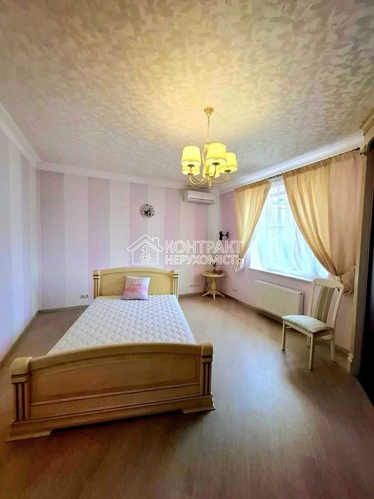 Продам будинок котедж 307 м2, з бомбосховищем, м. Студентськ