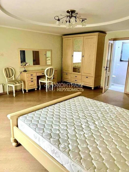 Продам будинок котедж 307 м2, з бомбосховищем, м. Студентськ