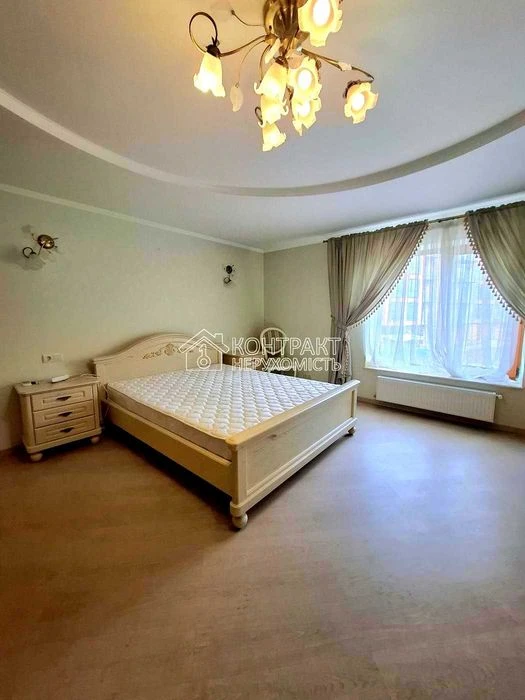 Продам будинок котедж 307 м2, з бомбосховищем, м. Студентськ